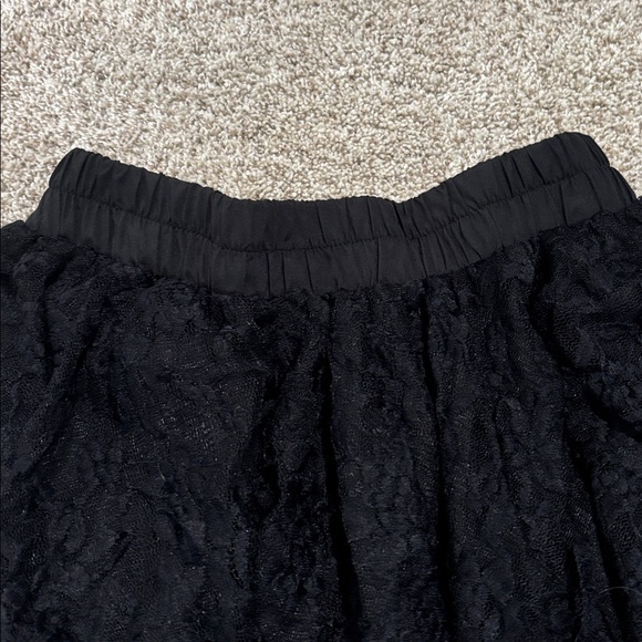ROMWE Black Asymmetrical Lace Skirt - Picture 4 of 5